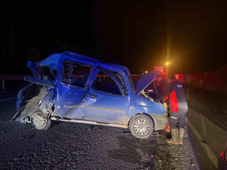 Iğdır’da Tır otomobile arkadan çarptı