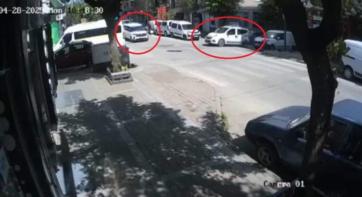 Ana yola dikkatsiz çıkan araç kazaya sebep oldu