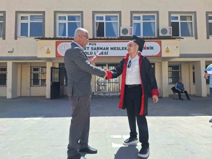 Muş’ta mezuniyet sevinci