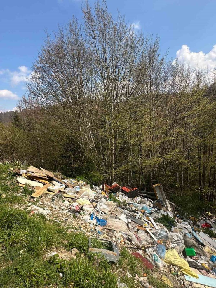 Yaylada utandıran manzara: Çöplüğe dönüştürdüler