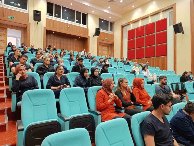 Elazığ’da sağlık çalışanlarına aşı ve transferleri hakkında bilgi verildi