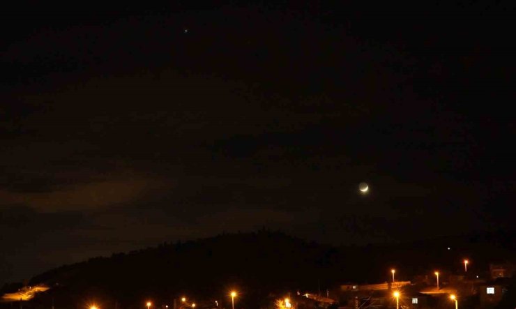 Kırıkkale semalarında hilal şeklindeki Ay ile Venüs birlikte görüntülendi