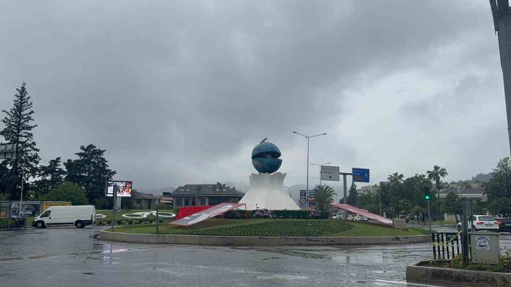 Marmaris’te yağışlı hava etkili oldu