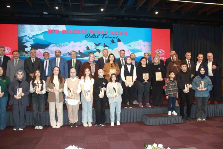 Bir Bilenle Bilge Nesil Kompozisyon Yarışması’nın kazananlarına ödül