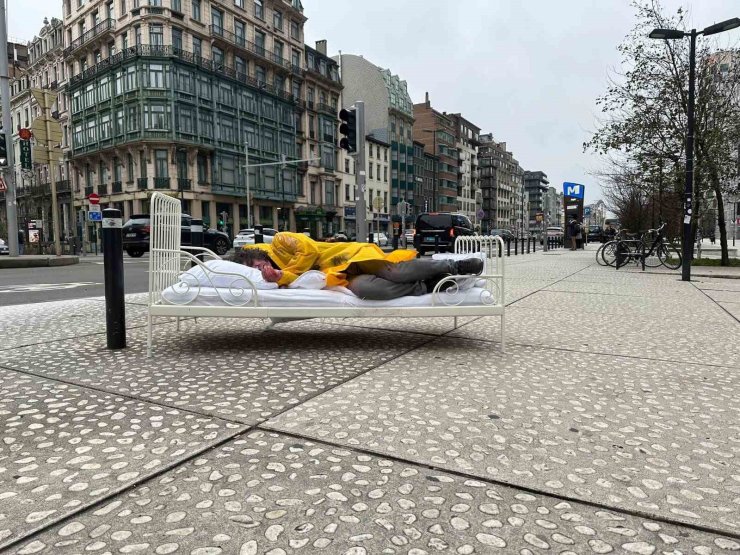 Profesörden Brüksel’de "göç" performansı