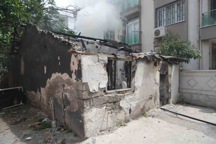 Antalya’da metruk binada korkutan yangın