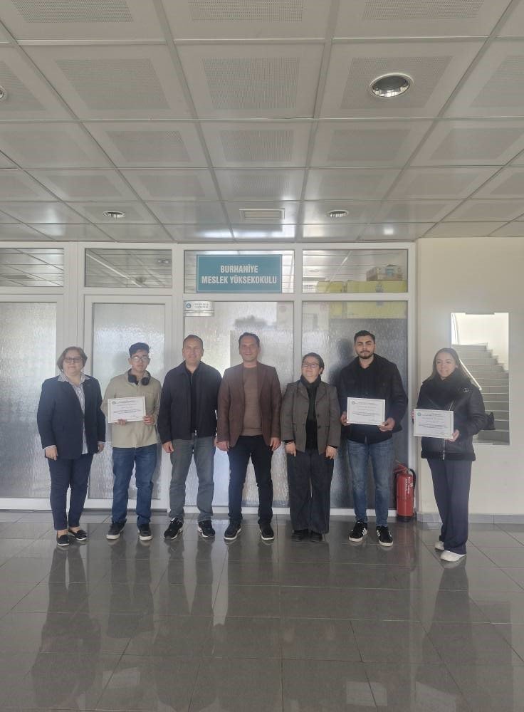 Burhaniye MYO’da başarılı öğrenciler ödüllendirildi