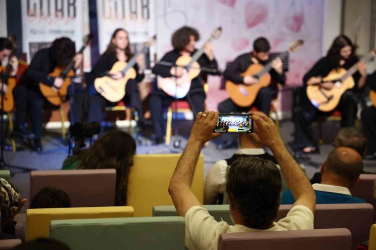 İsmail Baha Sürelsan Konservatuvarı’ndan "Gitar Orkestrası Konseri"