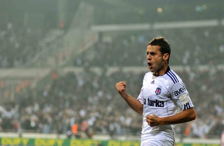 Beşiktaş’ın eski golcüsü Bobo’dan, Fenerbahçe derbisi yorumu