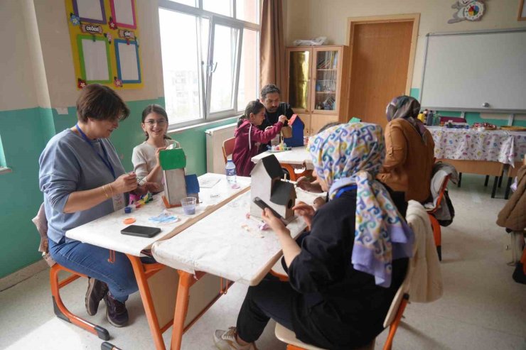 MEB’in ’Ailemle Eğitim Yolculuğum’ projesiyle veliler ve öğrenciler atölyede buluştu