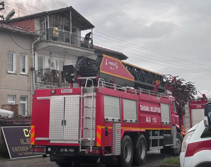 Tavşanlı’da baca yangını eve sıçramadan söndürüldü