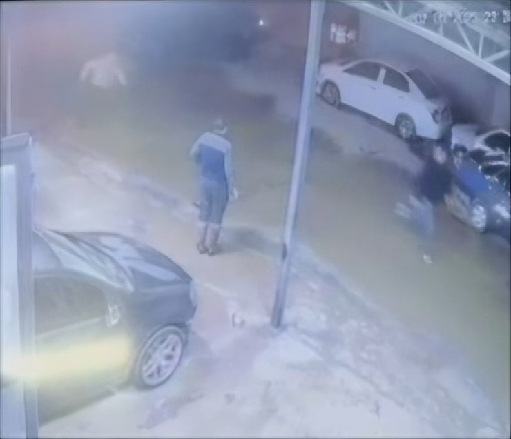 Çevirmeden kaçan araç kaza yaptı