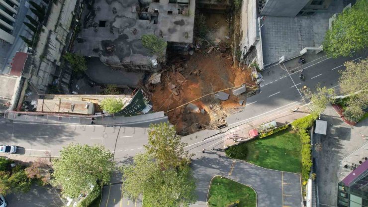 Sarıyer’de yol çöktü: Doğalgaz sıkıştı, patlama oldu