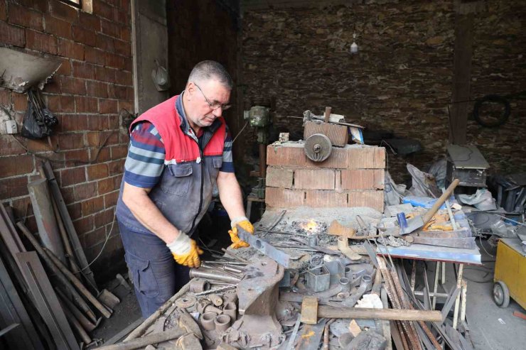 Fabrikasyon imalatlar iş görmeyince, İbrahim Usta zamanla yarışıyor