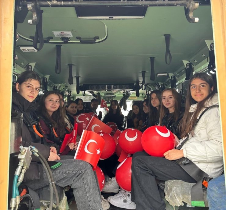 Liseli öğrencilerden Söğüt Jandarma Ulaştırma Eğitim Merkezi Komutanlığına anlamlı ziyaret