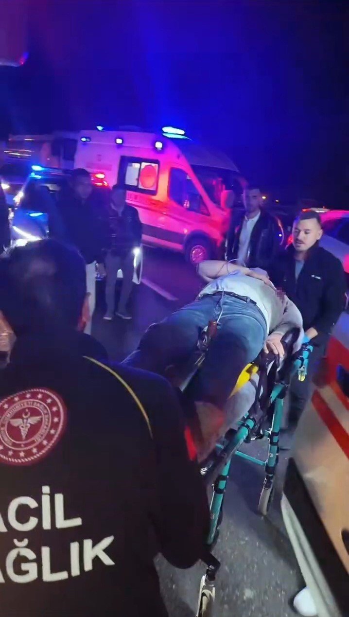 Kazada araçta sıkışan sürücü böyle kurtarıldı