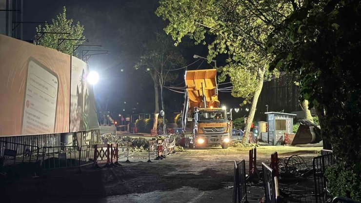Sarıyer’de çöken yolda yapılan onarım çalışmaları gece boyu devam etti