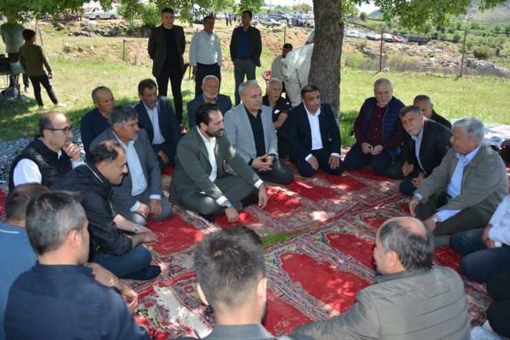 Mücahit Arınç, Demirci’de mahalle hayırlarına katıldı