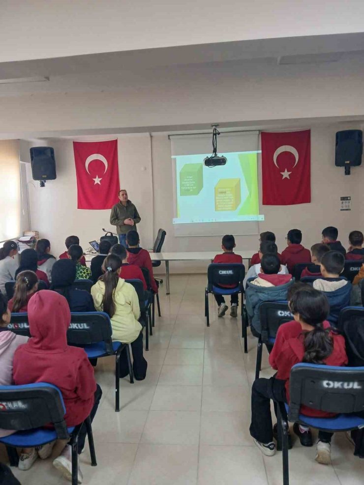 Aslanapa’da öğrencilere biyolojik çeşitlilik, biyokaçakçılık ve yaban hayatı eğitimi