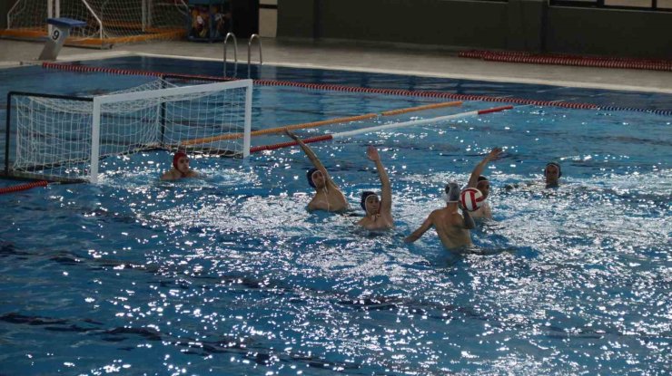 Elazığ’da yüzme müsabakaları sona erdi