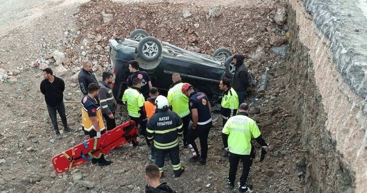 Ters dönen aracın sürücü yaralandı