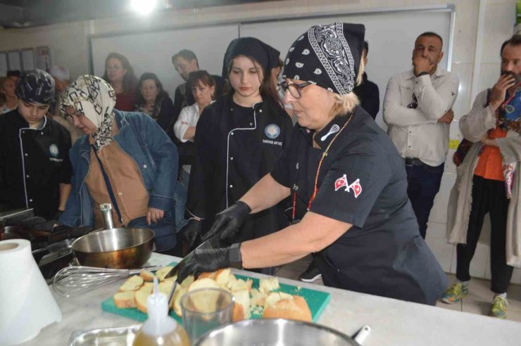 Ayvalık’ta "Sıfır Atık Mutfak" projesi ev ekonomilerine destek olacak