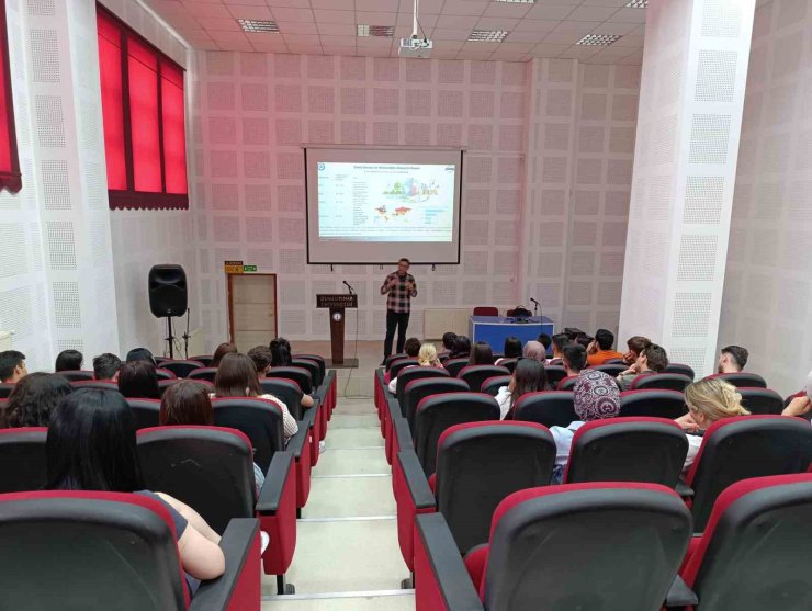 Emet MYO’da Perovskit Fotovoltaikler" konulu seminer düzenlendi