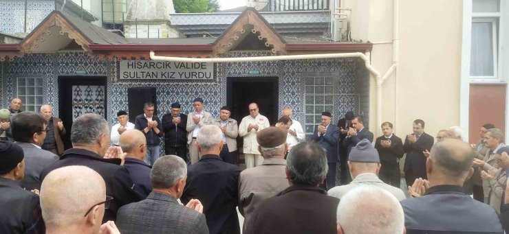 Hisarcık’tan hacı adayları dualarla uğurlandı