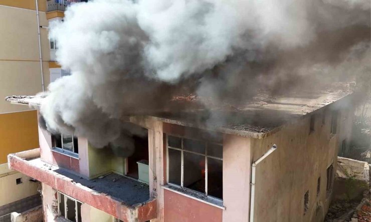 Habersiz tatbikat yapıldı, herkes gerçek sandı: Enkazda çocuk olduğunu düşünen mahalleli endişelendi