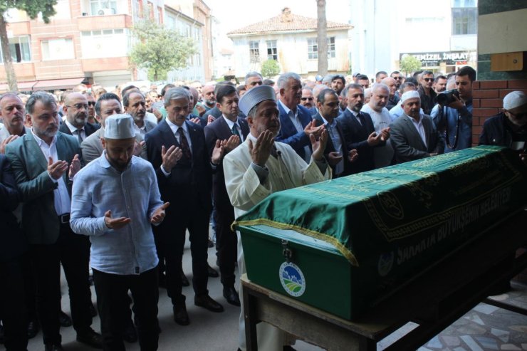 Devrilen tankerde hayatını kaybeden sürücü son yolculuğuna uğurlandı