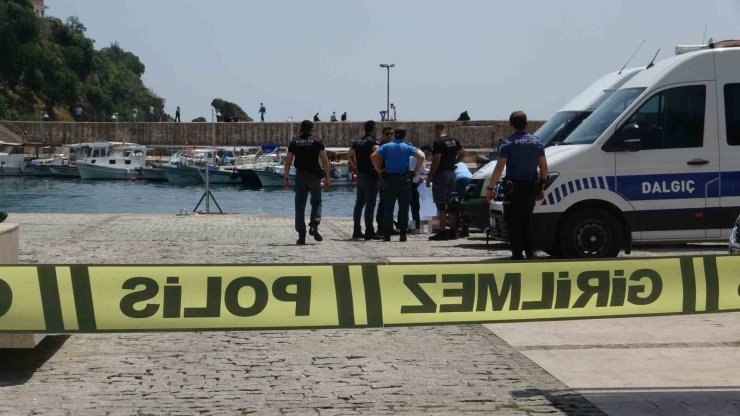 Antalya’da denizde bir kişinin cansız bedeni bulundu