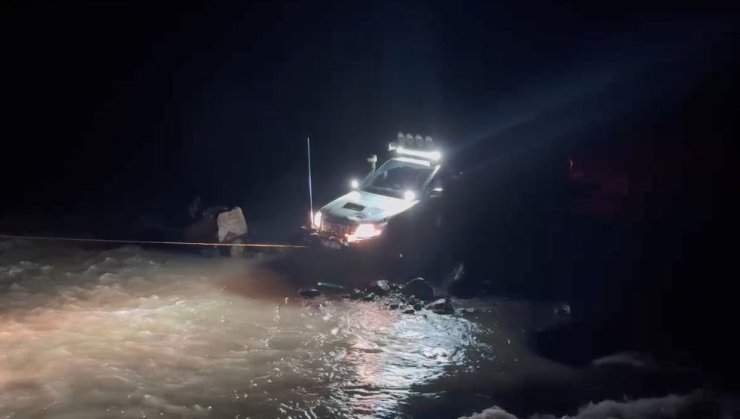 Artvin’de yamaçtan düşerek yaralanan vatandaş kurtarıldı