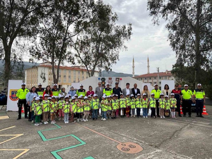 Çine’de Anaokulu öğrencilerine trafik eğitimi verildi