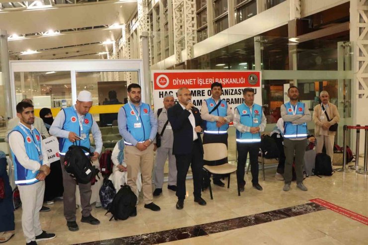 Elazığ’dan ilk hac kafilesi dualarla uğurlandı