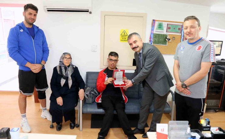 Paralimpik Milli Sporcu Mehmet Bakır Eğilmez’e anlamlı ziyaret
