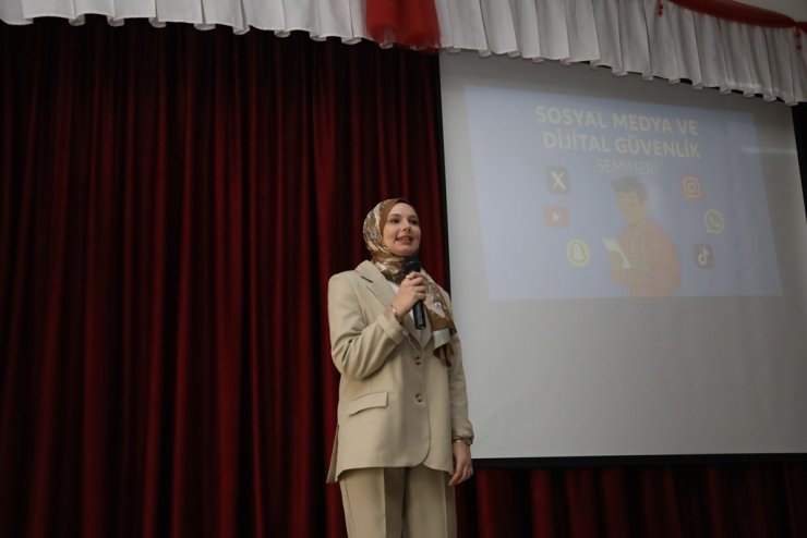 İnegöl’deki Öğrencilere "Dijital Güvenlik" Semineri