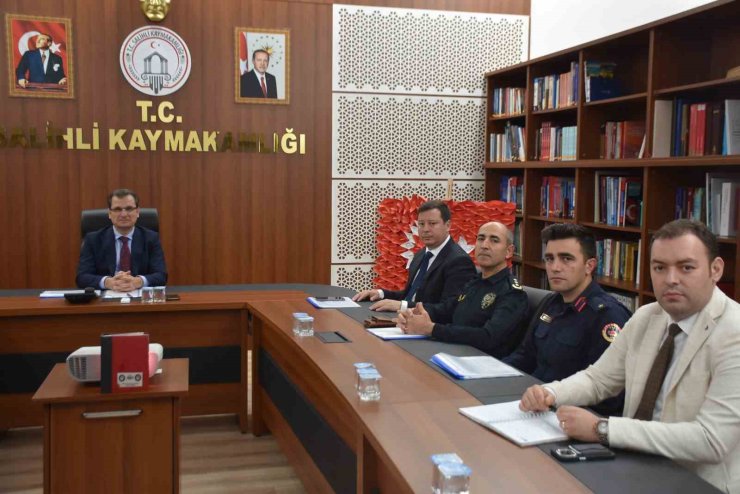 Salihli’de metruk binaların yıkılmasına yönelik toplantı yapıldı