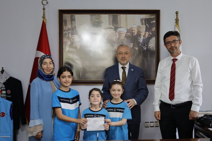 Minik yürekler el emeğiyle kazandıklarını Filistin halkına bağışladı