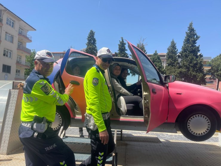 Kula’da emniyet kemerinin önemi simülasyon aracı ile anlatıldı