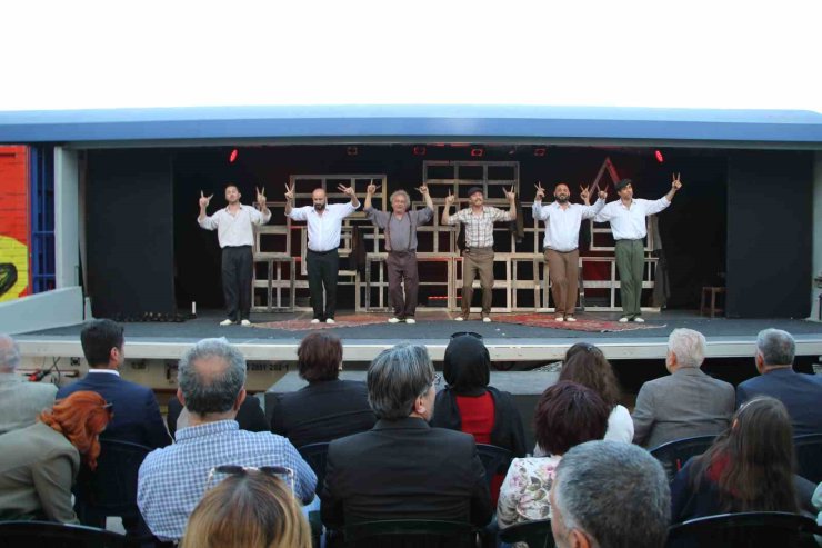 Vagon Sahne Uşak Tren Garı’nda perdelerini açtı