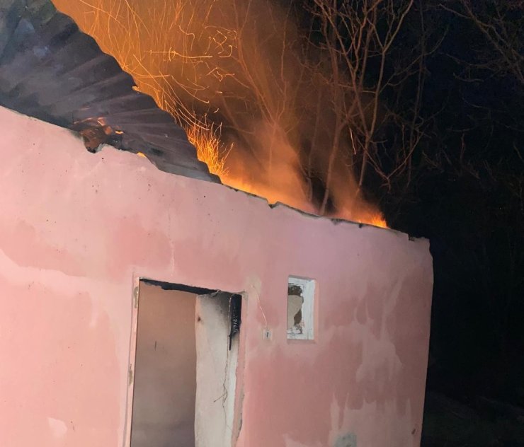 Kemah’ta ev yangını