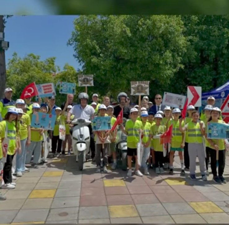 Ortaca’da öğrencilerle yaya geçidi eğitimi gerçekleştirildi