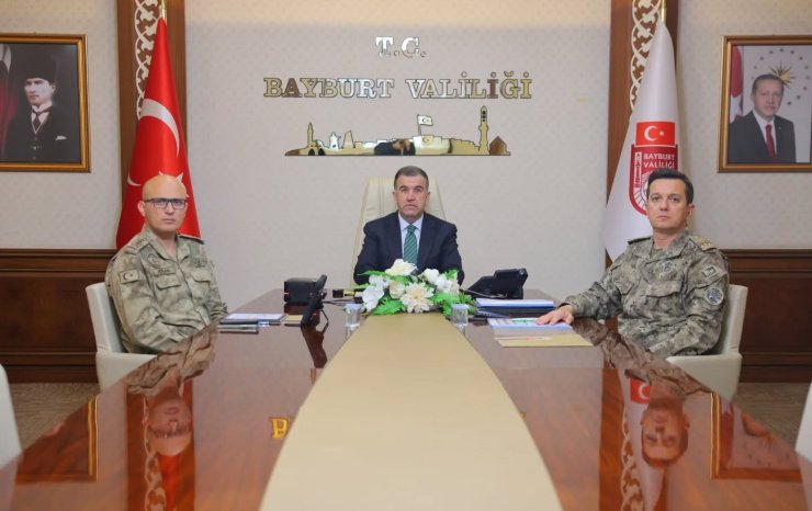 Vali Eldivan VKS üzerinden yapılan Asayiş ve Güvenlik Toplantısı’na katıldı