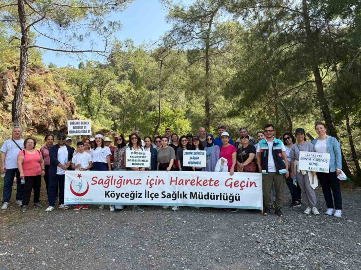 Köyceğiz’de sağlıkçılar Toparlar Şelalesi’ne yürüdü