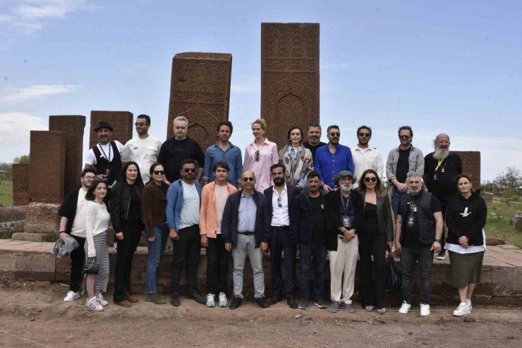 Ahlat’taki tarihi Selçuklu Mezarlığı’na ünlü akını