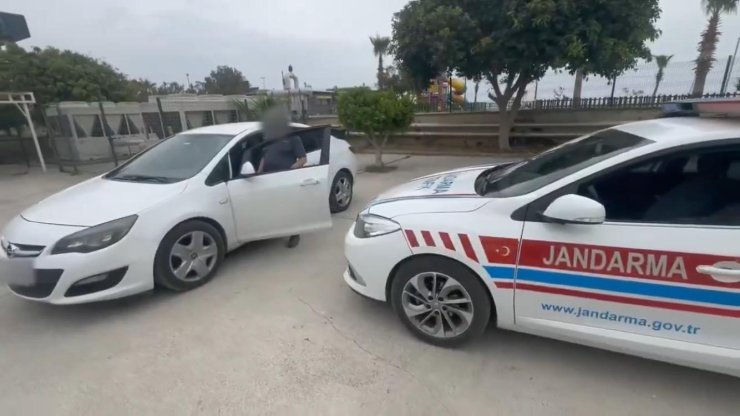 Ters şeritten gitti, sürücü belgesi alındı hastaneye sevk edildi