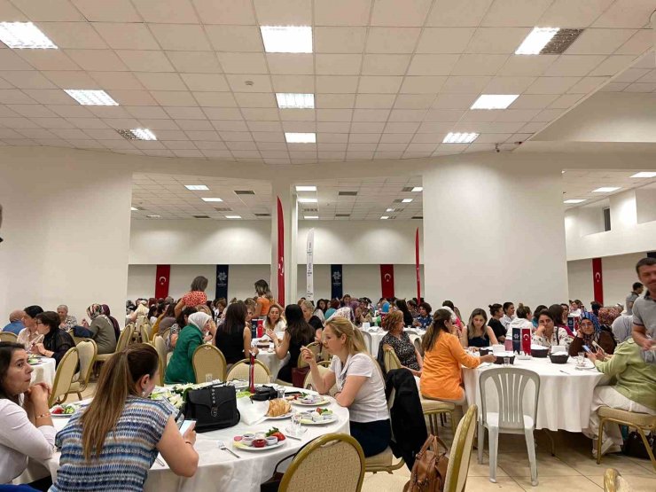 Aydınlılar Anneler Günü’nü Büyükşehir Belediyesi ile birlikte kutladı