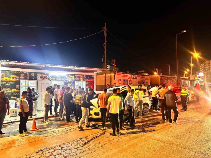 İlginç kaza: Satmak için kaporasını aldığı otomobilinin üzerine hafif ticari araç çıktı