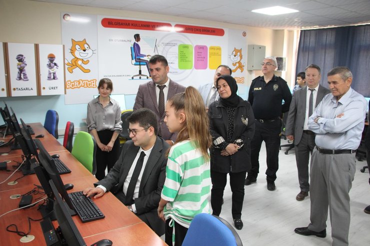 Kula’da Bilişim Sınıfı Öğrencilerle Buluştu