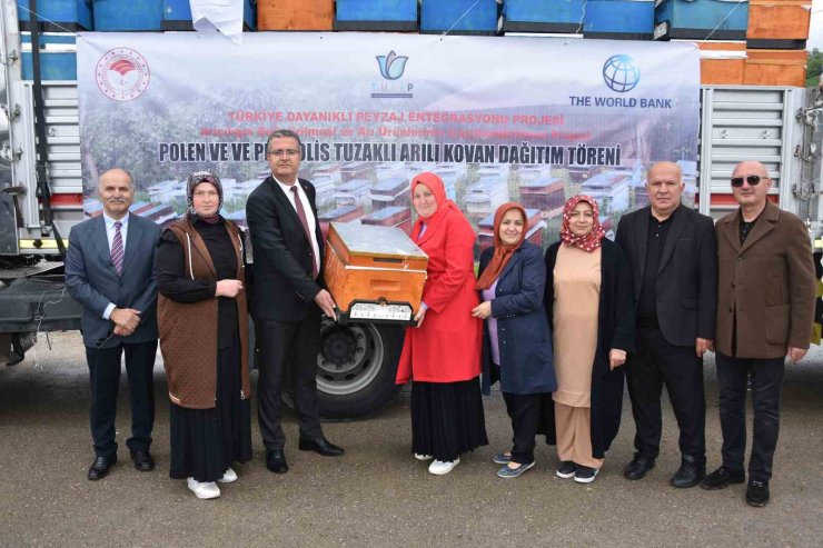 Ordu’da 48 üreticiye 2 bin 400 adet arılı kovan desteği verildi
